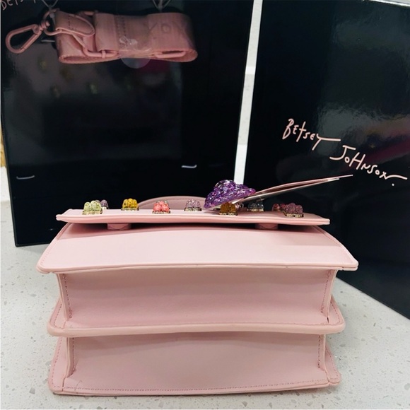 🆕🧸Betsey Johnson Gummy Bear Convertible Blush Handbag With Charm NWT - Picture 9 of 12